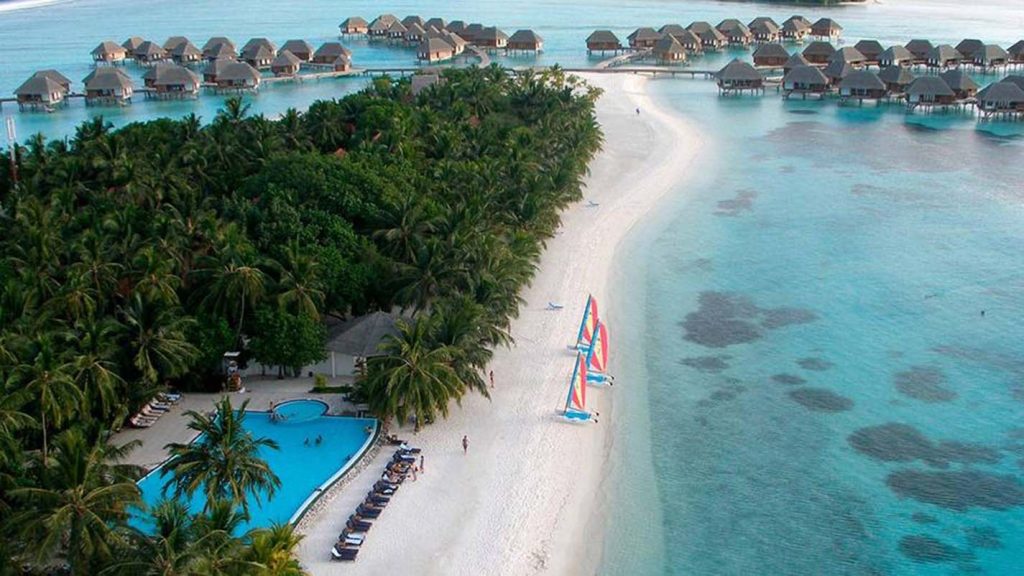 Navigating the Maldives: Exploring the Island Paradise with Ease