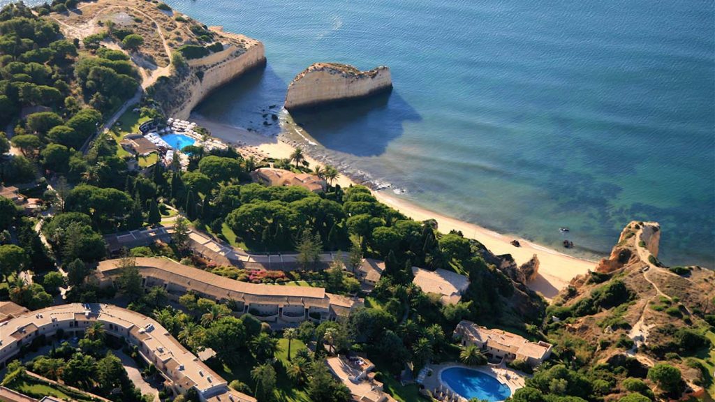 Algarve’s Coastal Retreats: Indulging in Spa Sanctuaries by the Sea